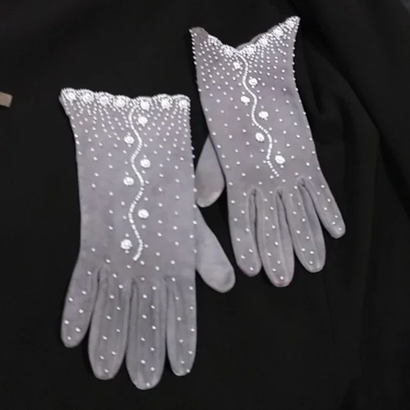 Vintage beaded ladies dress gloves, extra small